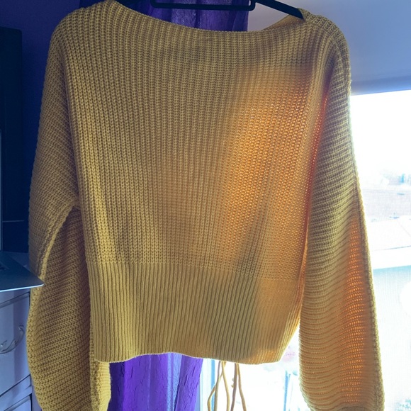 Sweater - Picture 4 of 4